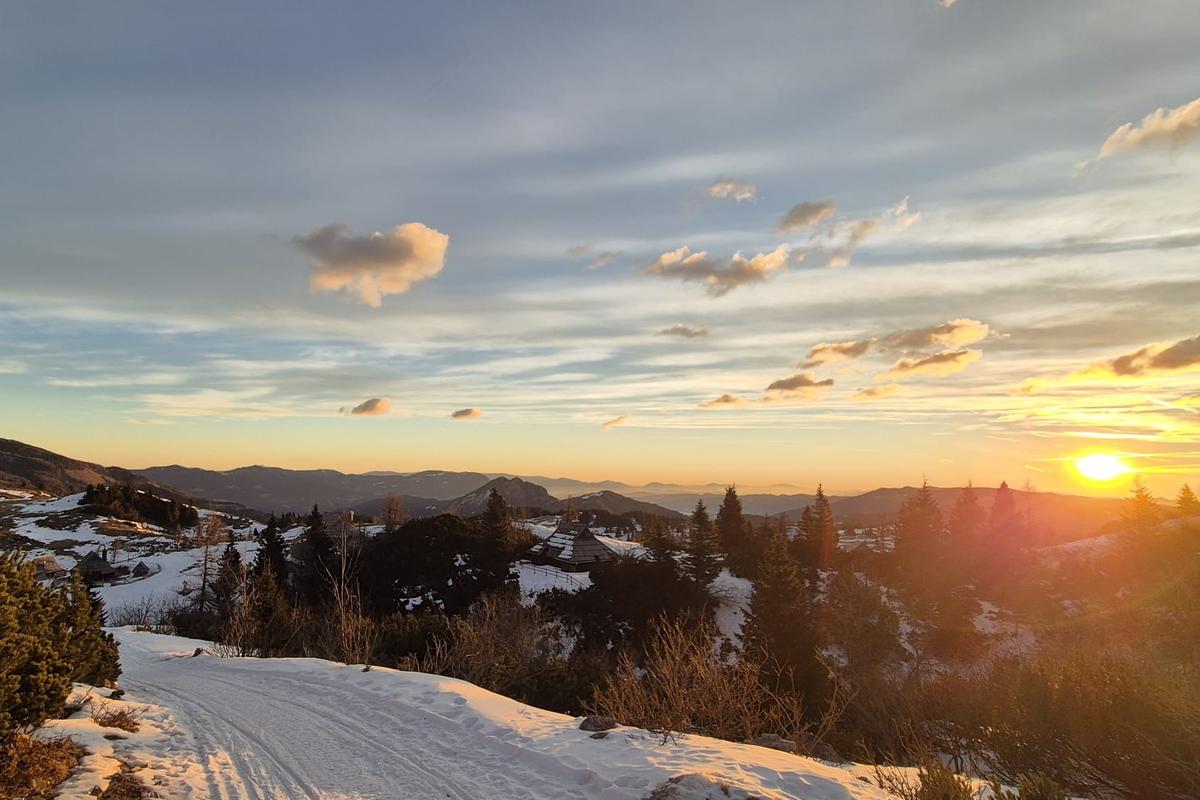 Alba sulla Velika planina